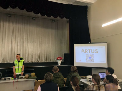 Поисково-спасательный отряд «ARTUS» провел встречу со студентами первого и второго курса