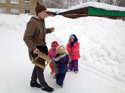 Кормушки для птиц в детском доме