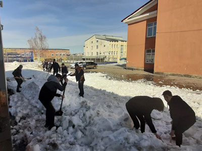 Студенты групп 1ТТО-19, 1ТЭР-19, 1ГС-20 работают в парке