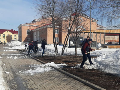 Студенты групп 1ТТО-19, 1ТЭР-19, 1ГС-20 работают в парке