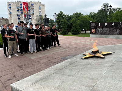 Традиция возложения венков и цветов в День памяти