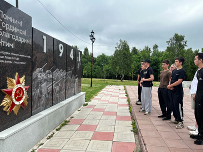 Традиция возложения венков и цветов в День памяти