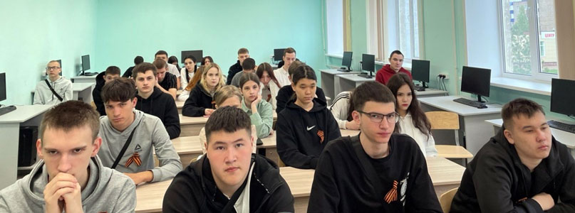Торжественное поднятие флагов Российской Федерации и Республики Башкортостан