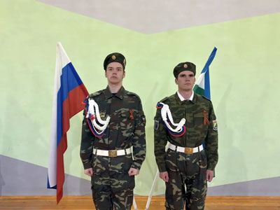 Церемония поднятия государственных флагов