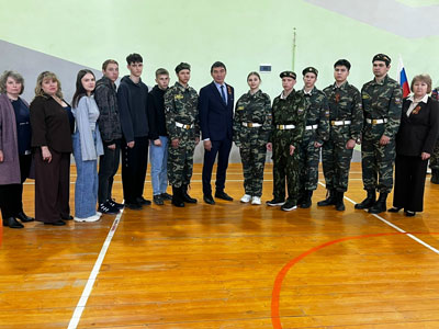 Церемония поднятия государственных флагов