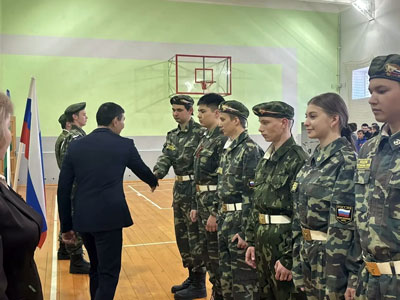 Церемония поднятия государственных флагов