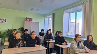 Церемония поднятия государственных флагов